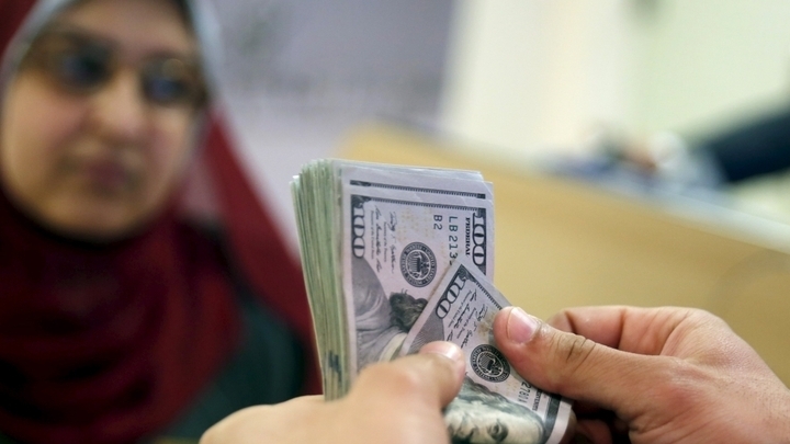 استقرار أسعار صرف الدولار اليوم الإثنين 18 يوليو في البنوك المصرية