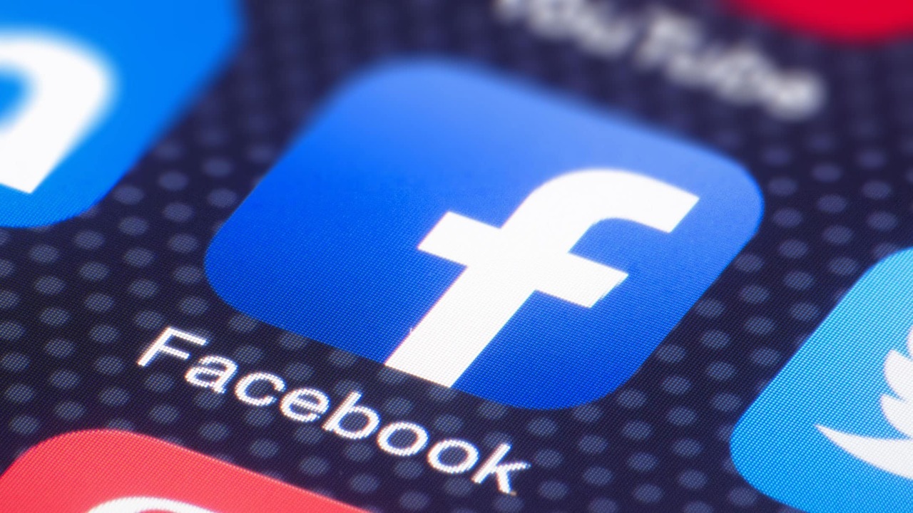 "فيس بوك" يفعل أداة قفل الملف الشخصي بأوكرانيا