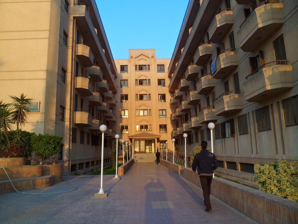 إخلاء المدينة الجامعية بجامعة القاهرة