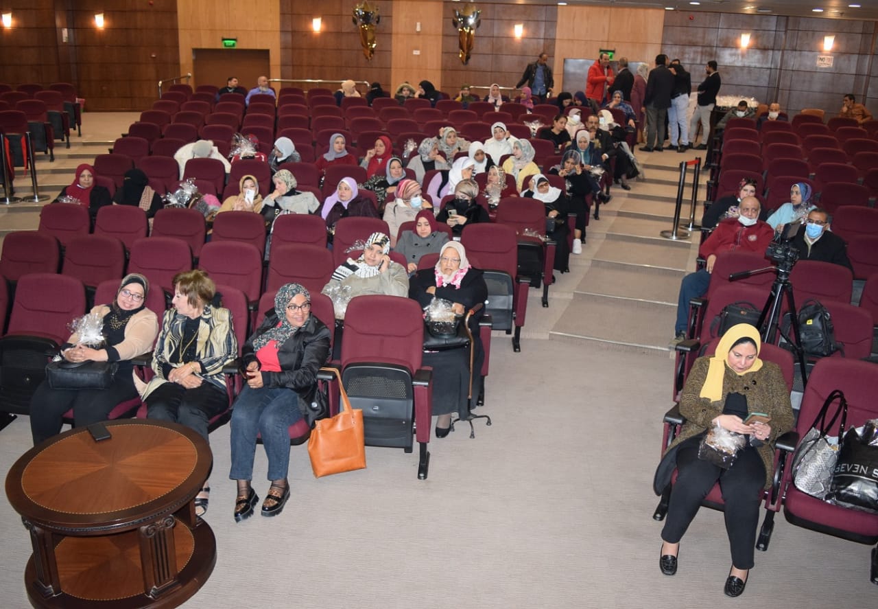 تكريم قيادات وموظفات غرفة القاهرة ضمن احتفالية عيد الأم 2022