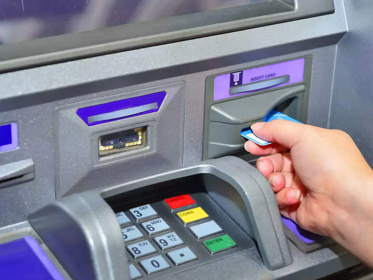 رسوم السحب من ماكينات الـ ATM