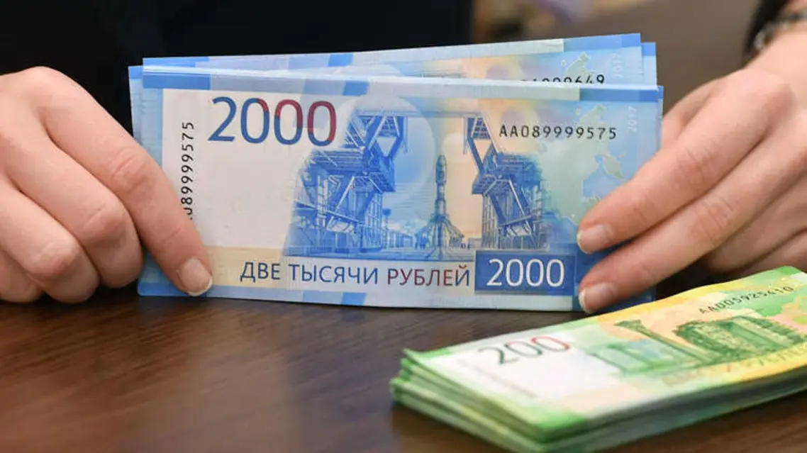الروبل الروسي يصل إلى أعلى مستوى له في 5 سنوات مقابل الدولار