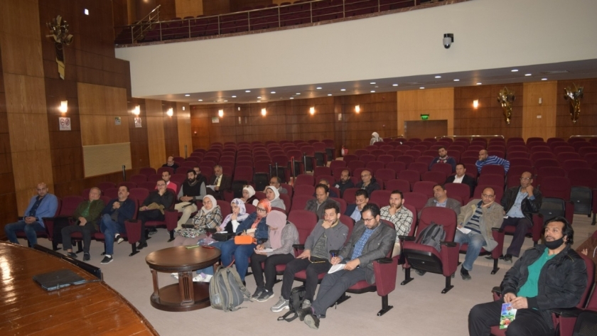 غرفة القاهرة تنظم ندوة لتوعية بـالإقرارات الضريبية المميكنة