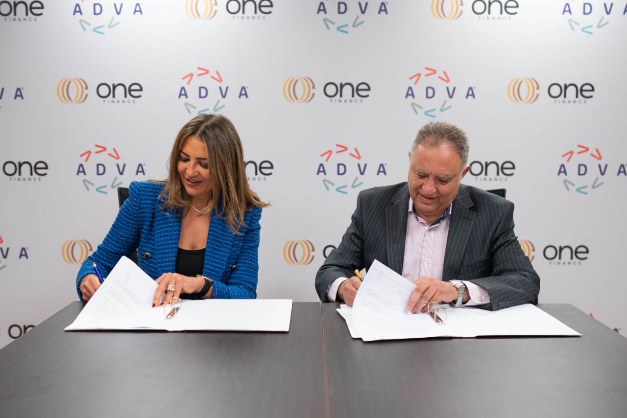 وان فاينانس وتطبيق ادڤا يعقدان اتفاقية شراكة لتسهيل تقسيط مجموعة خدمات للعملاء