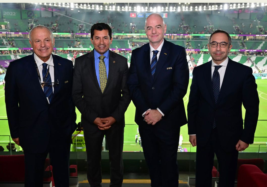 وزير الرياضة يلتقى رئيس الفيفا خلال مباراة تونس وفرنسا بـ كأس العالم بقطر