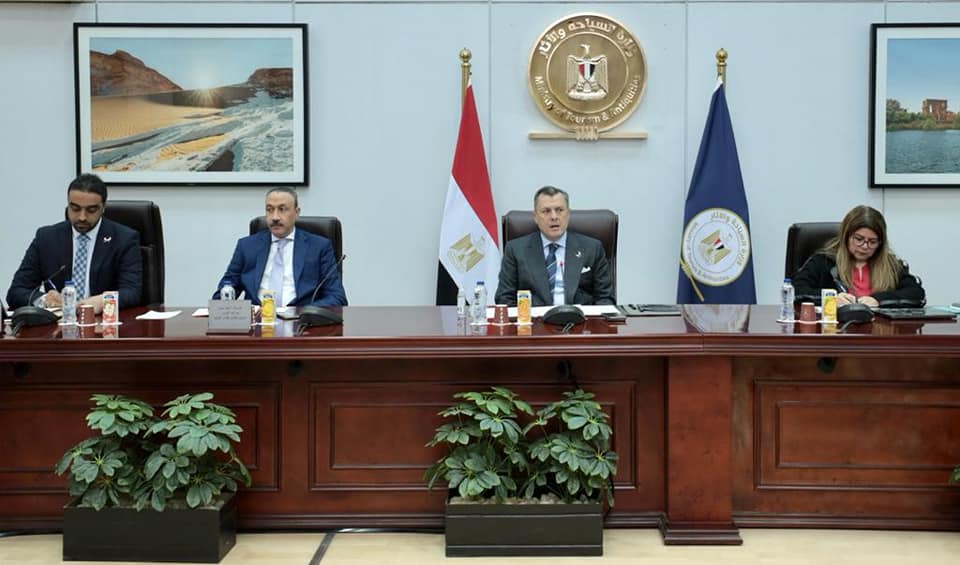 وزير السياحة والآثار يجتمع مع ممثلي اللجنة النقابية للعاملين بـ الهيئة المصرية العامة للتنشيط السياحي